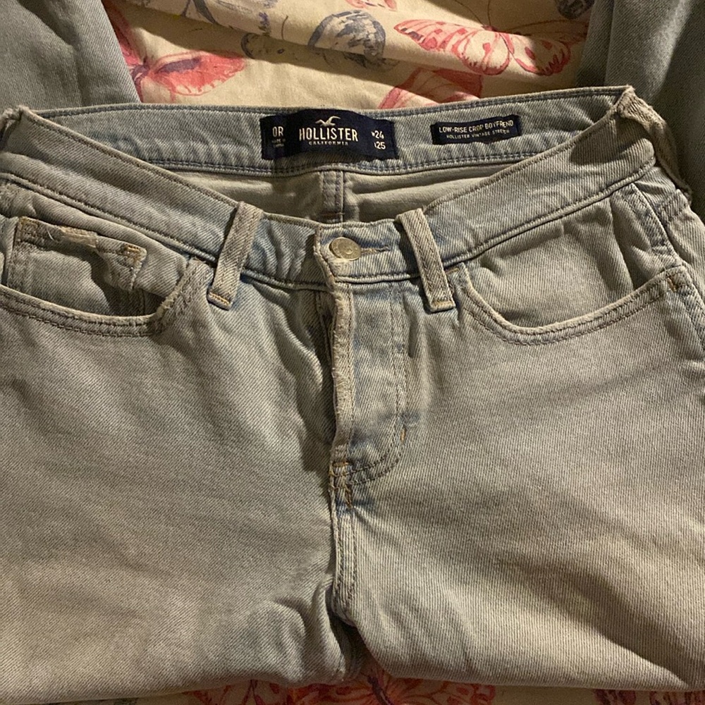 Hollister low-rise crop boyfriend jeans